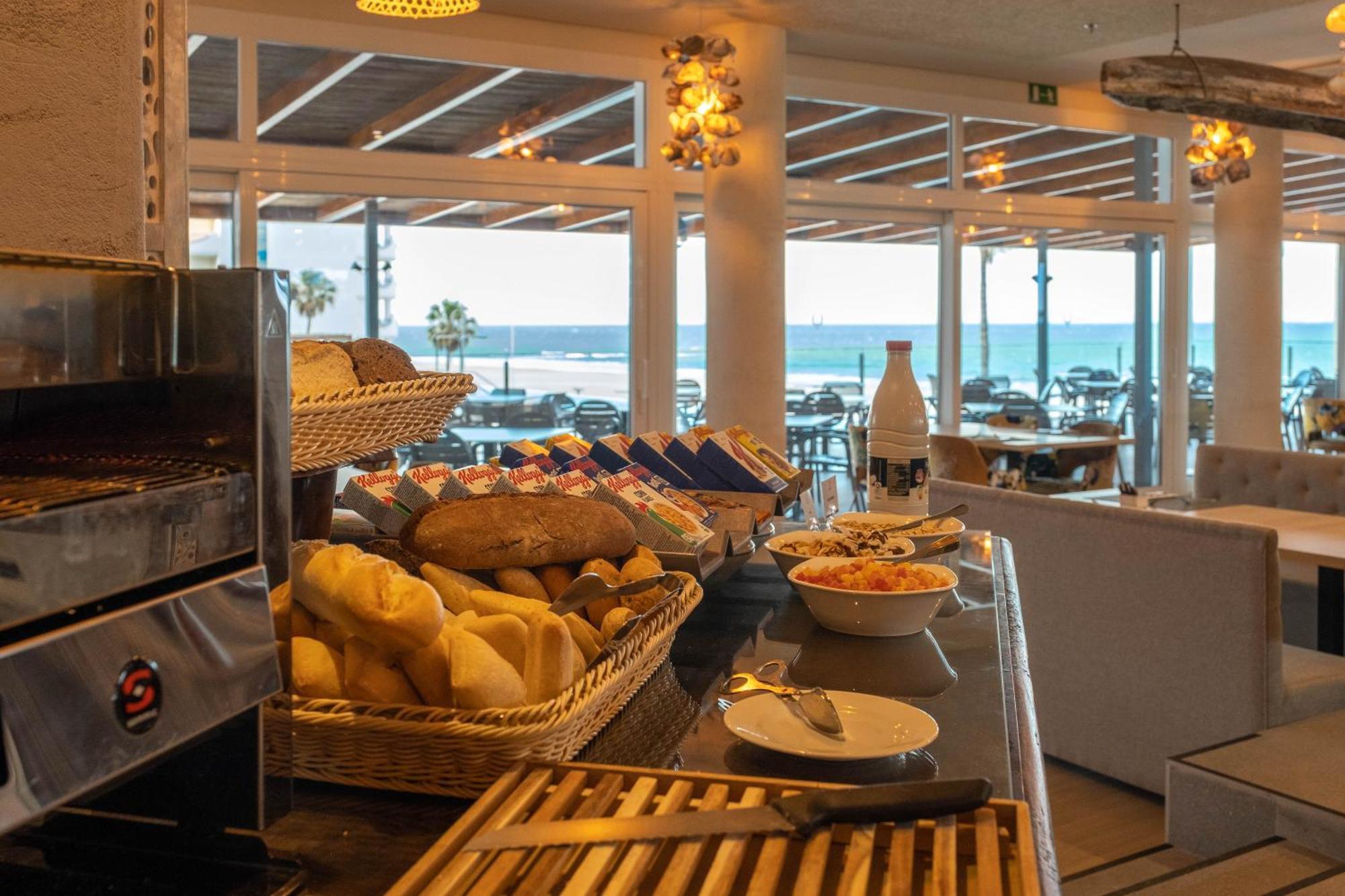 Hotel Bahia By Qhotels 4*