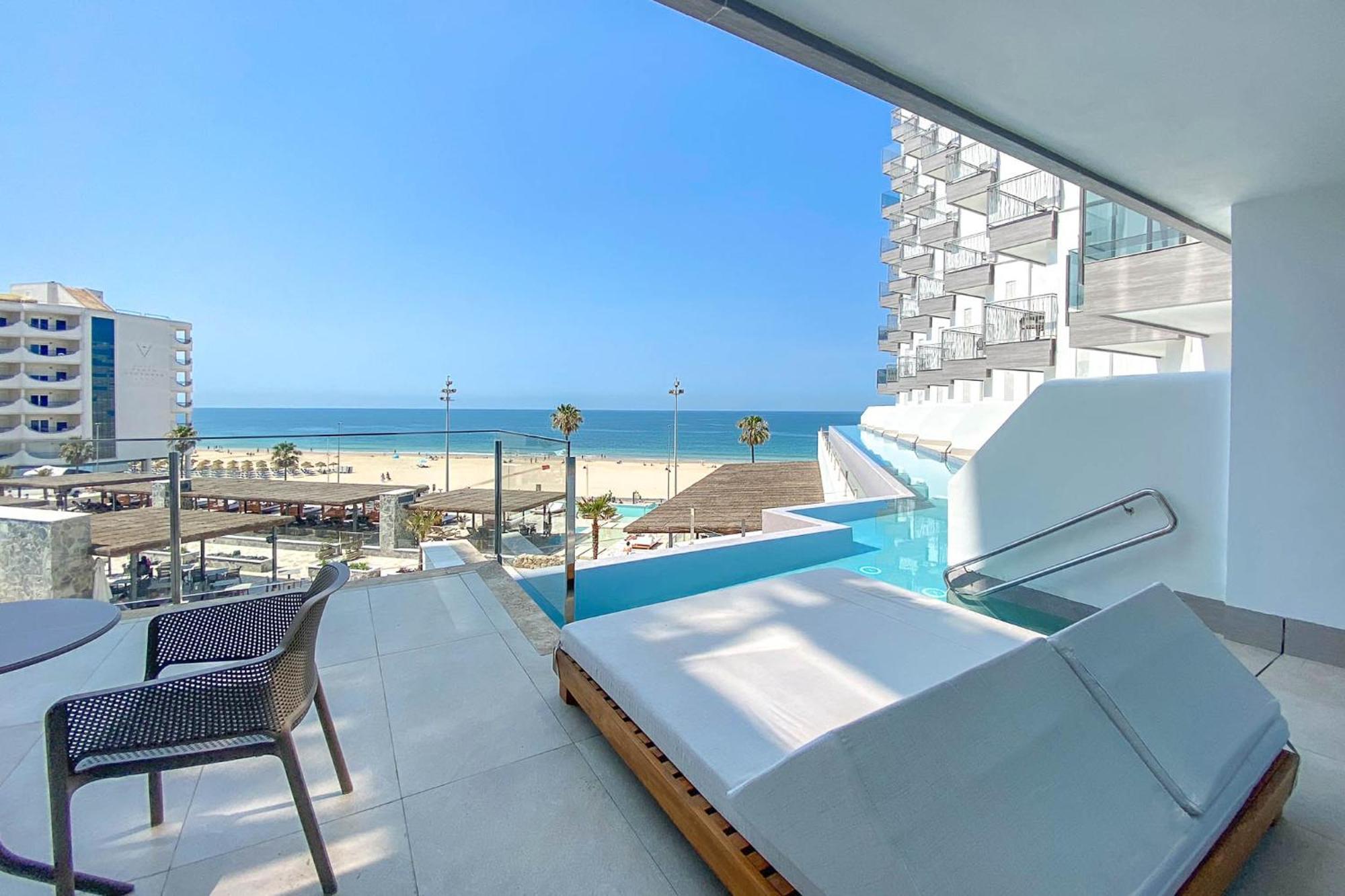 Hotel Bahia By Qhotels 4*
